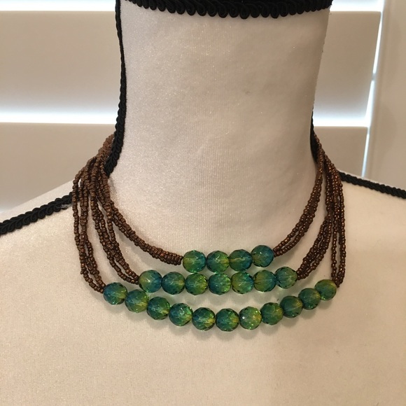 📿Multi Strand Seed Bead Necklace With Green Iridescent Beads - Picture 3 of 6